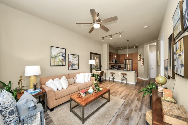 Building Photo - 5455 Richmond Ave.