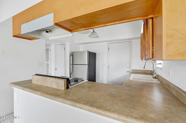 Building Photo - 3229 E Glen Dr