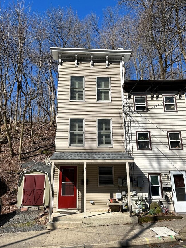 Building Photo - 162 York St