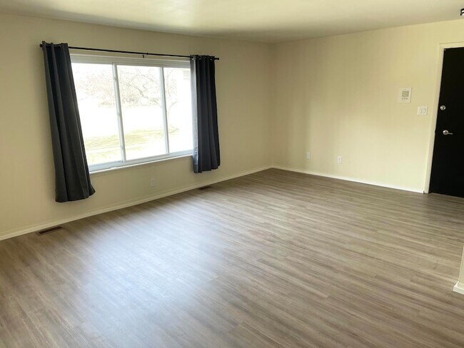 Building Photo - 510 Montrose Ave