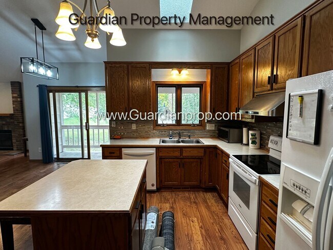 Building Photo - Maple Grove Single Family Home, 2 Car Garage, Dishwasher, Solar, Available Now