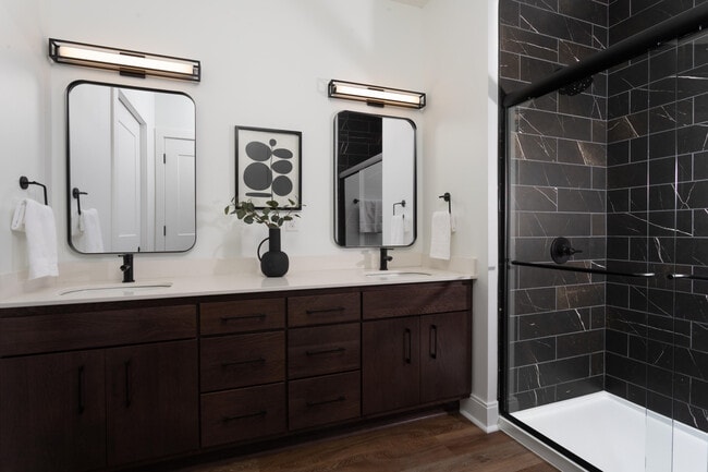 Building Photo - 600 E Henry Clay St