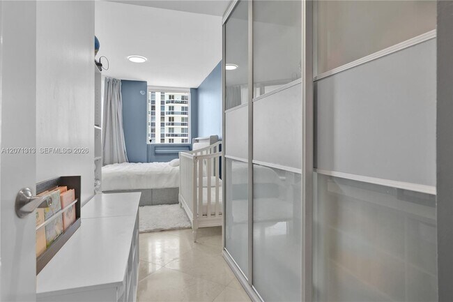 Building Photo - 4775 Collins Ave