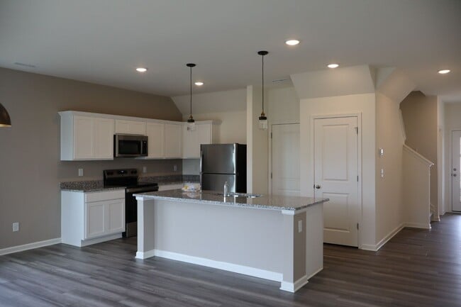Building Photo - 3413 Baybrooke Dr