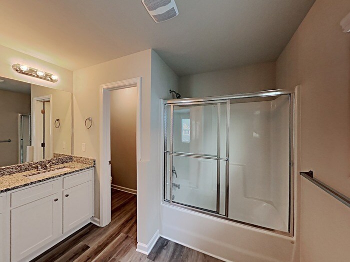 Building Photo - 1050 Wedgewood Ct NE