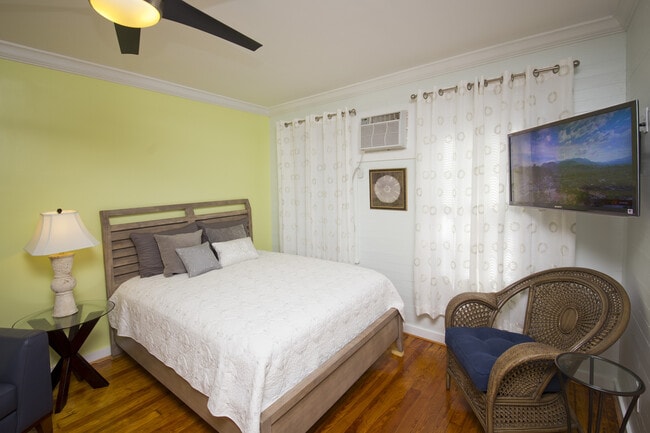 Building Photo - Furnished Studio in Old Town
