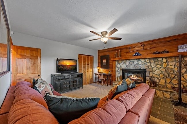 Building Photo - 212 Dogpatch Ln