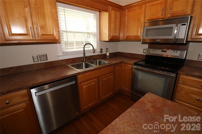 Building Photo - 166 Oak Haven Pl NW