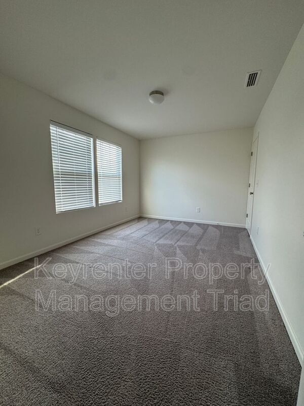 Building Photo - 5021 Red Poll Dr