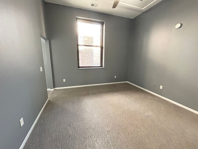 Building Photo - Limited time special! Stylish finishes in ...