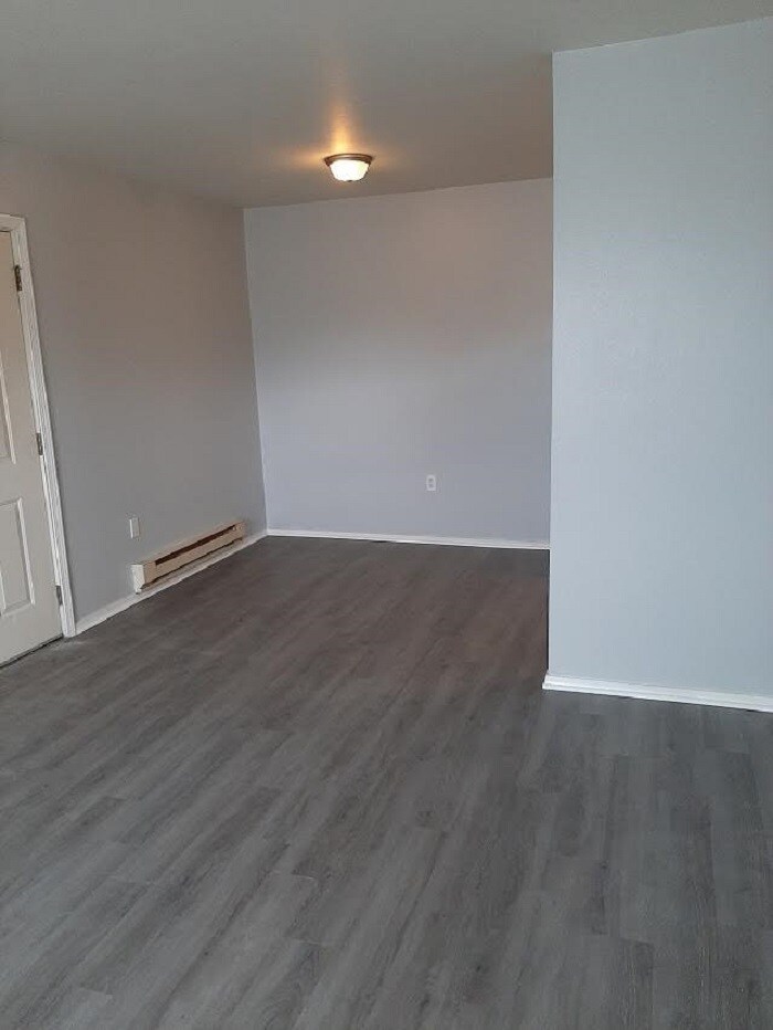 Unit 109 - 2bd 1 ba - Front Entrance - 411 W 2nd St