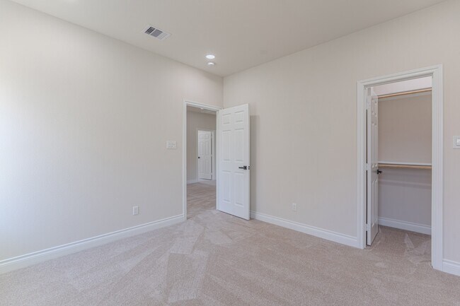 Building Photo - 6814 Champion Ln