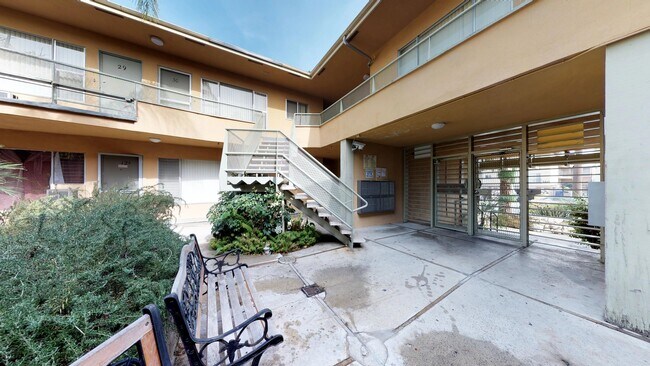 Building Photo - 351 S Manhattan Pl