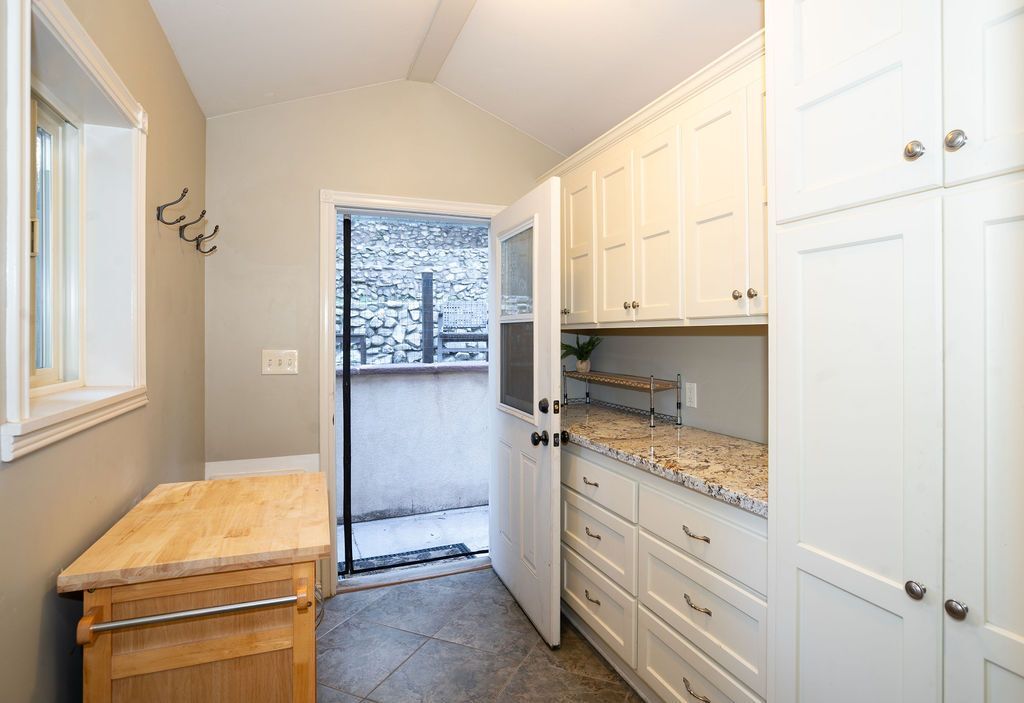 Building Photo - 24933 Faulhorn Dr