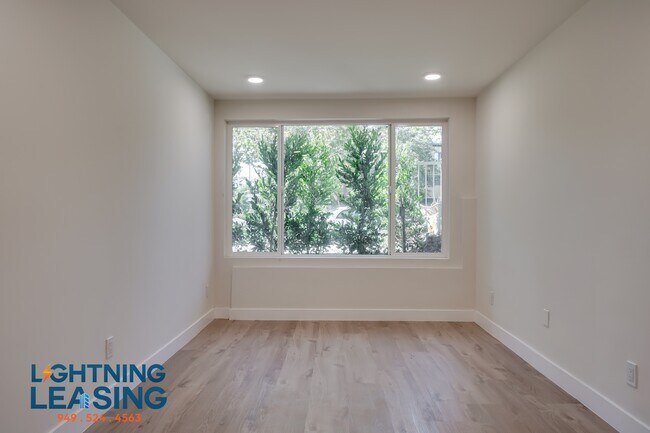 Building Photo - 426 S Venice Blvd