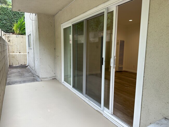 Building Photo - 2660 Glendale Blvd
