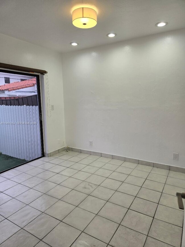 Building Photo - 3475 SW 1st Ave