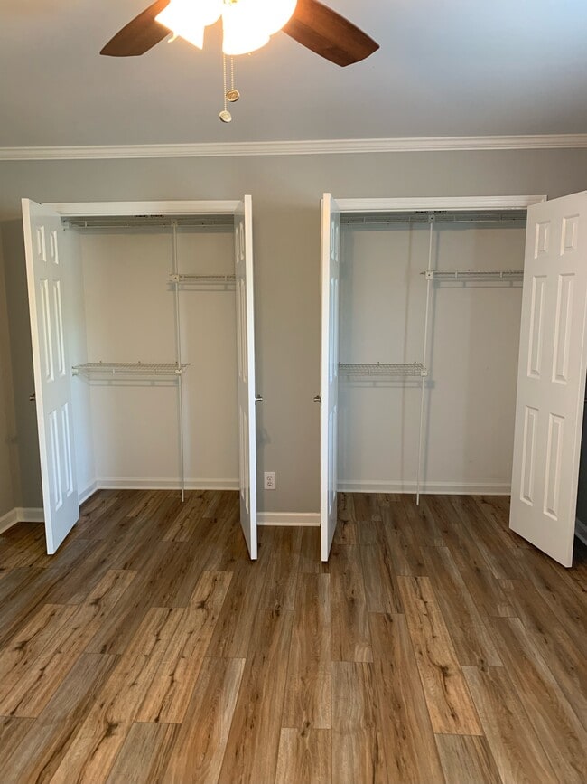 Building Photo - 830 Brentwood Pointe