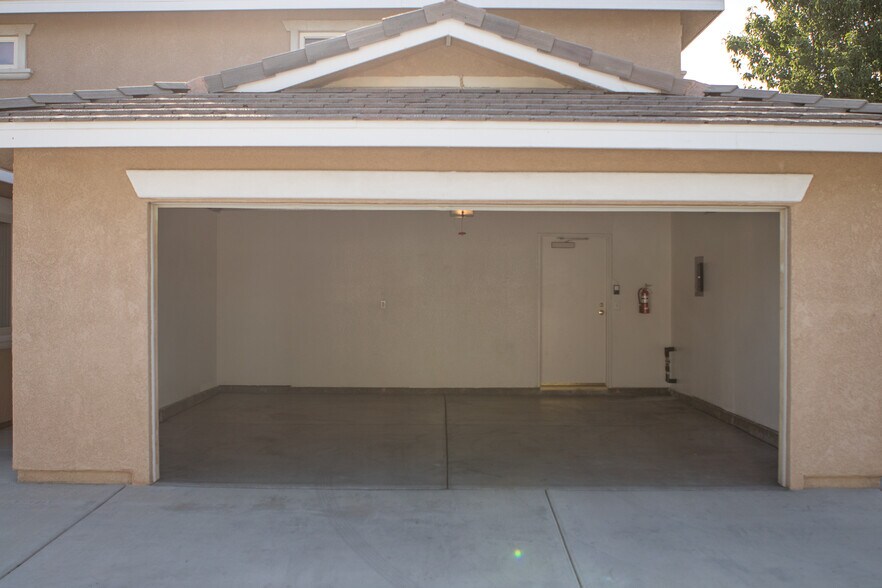 Double Garage - 1953 Marie Ave