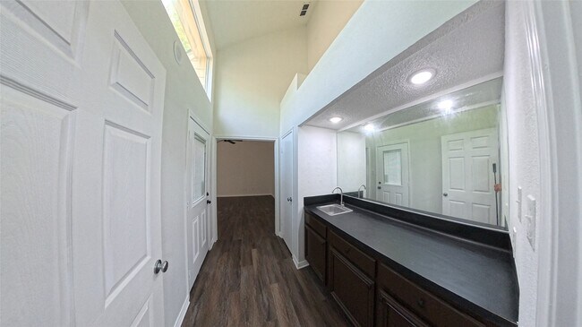 Building Photo - 3 Rain Walk Ct