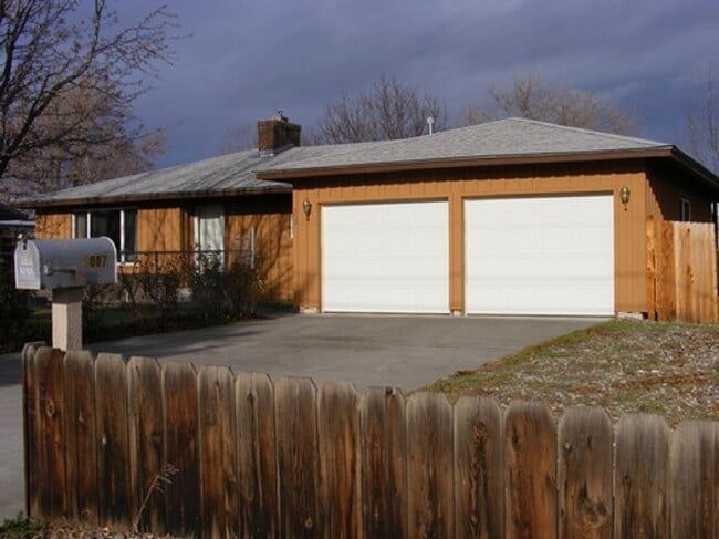 Building Photo - 5007 W Irving St