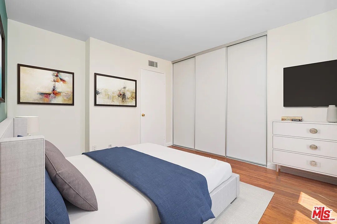 Spacious second bedroom with en suite bath - 5955 W 8th St