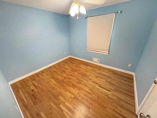 Building Photo - Spacious 4BR/2.5BA Home in Prime West End ...