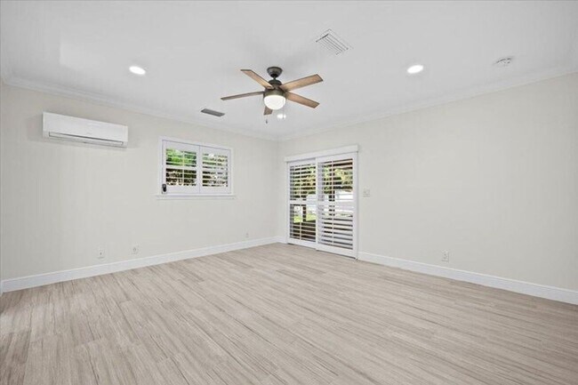 Building Photo - 12831 Shore Dr