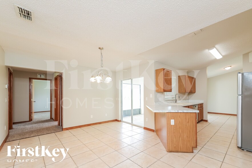 Building Photo - 329 Edgewood Ct