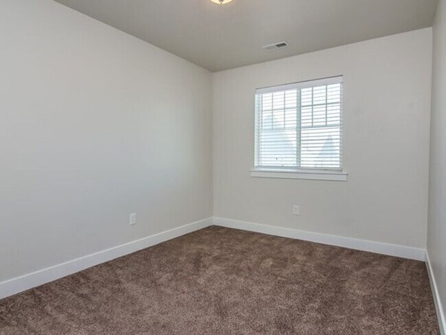 Building Photo - North Salt Lake 3 bed, 2.5 bath, Garage