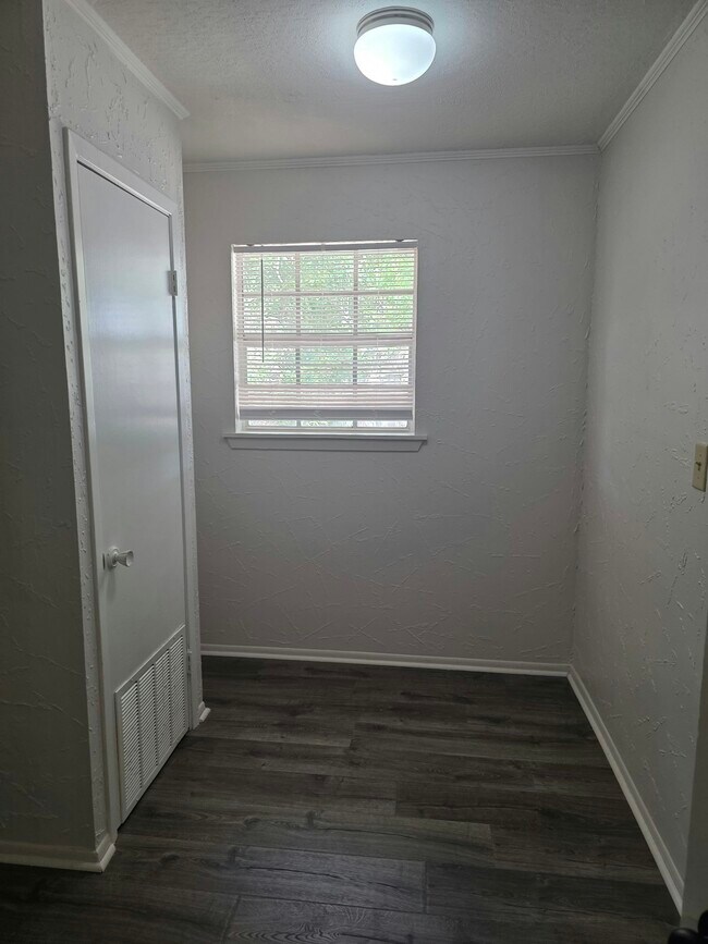 Building Photo - 403 Weathersby Rd
