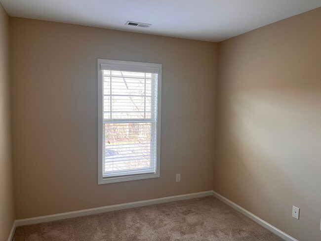 Building Photo - Lovely 3-bedroom, 2.5-bath Townhouse  in Cary