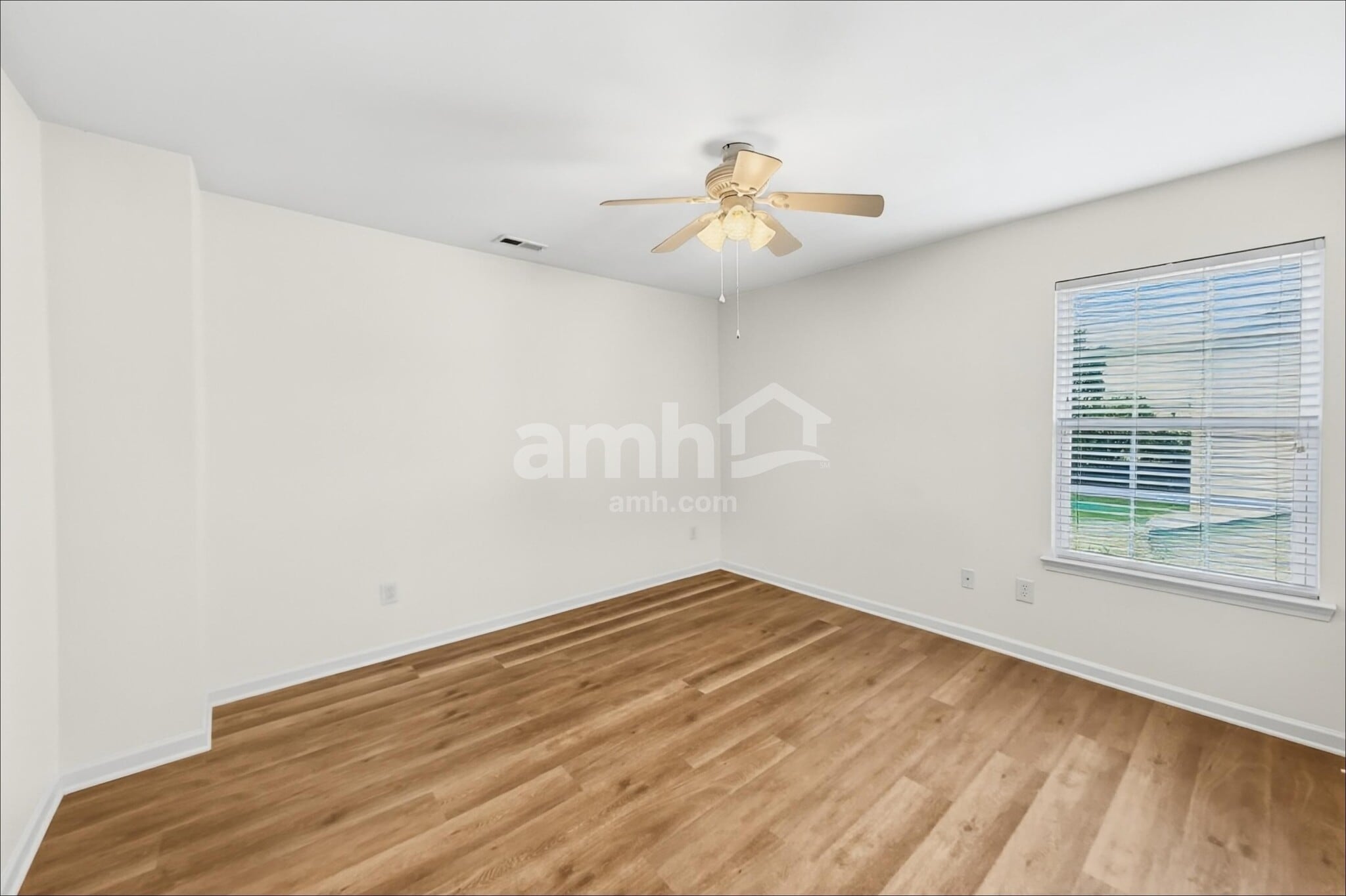 Building Photo - 1042 Vanguard Dr