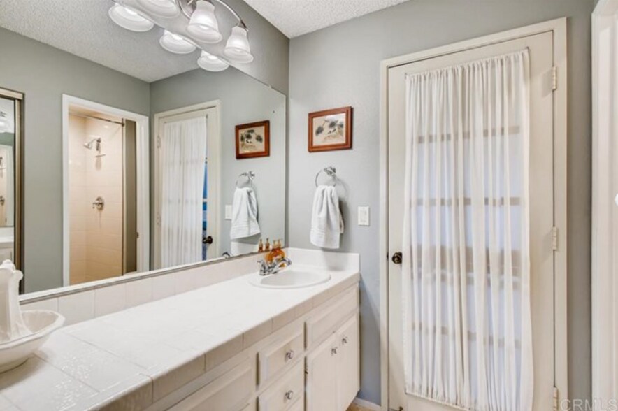 Building Photo - 5125 Fontaine St