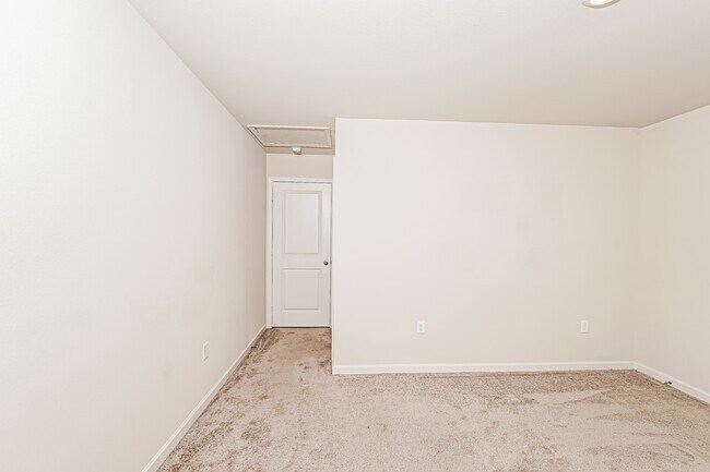 Building Photo - 6061 Rainbow Row