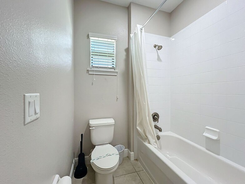 Building Photo - 185 Brooke's Pl