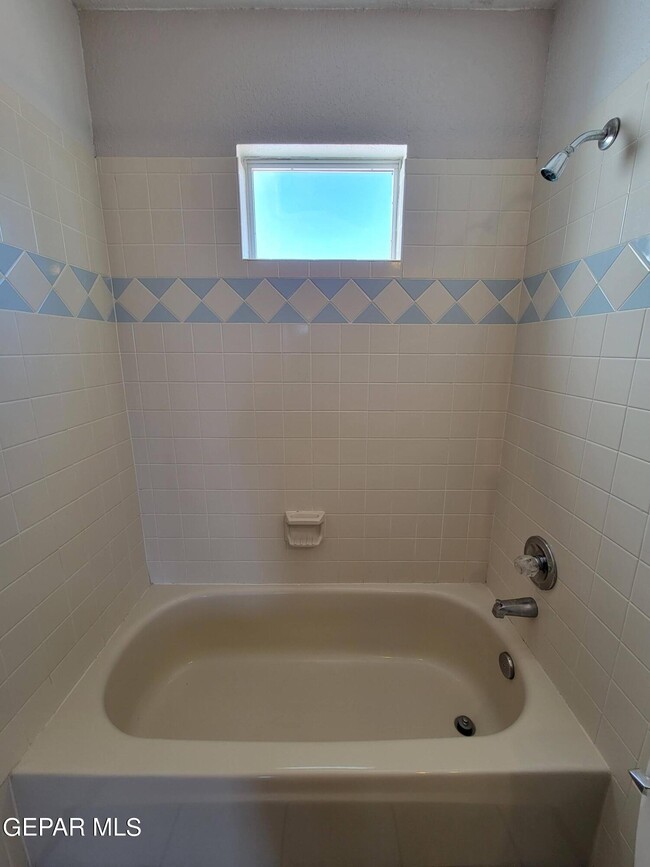 Building Photo - 6920 Imperial Ridge Dr