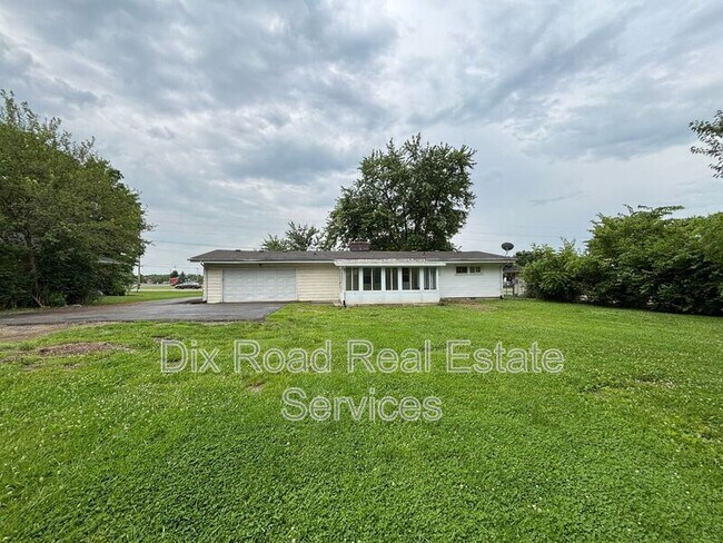 Building Photo - 4984 OH-122