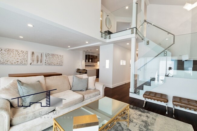Building Photo - Fully Furnished Executive Home!