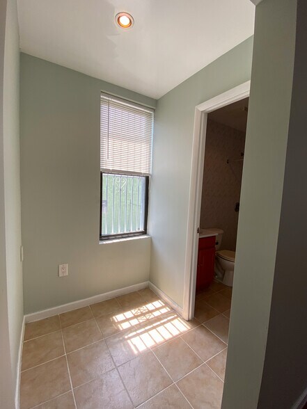 Bonus Space between Bedroom #2 and Bathroom #2 - 1414 Snyder Ave