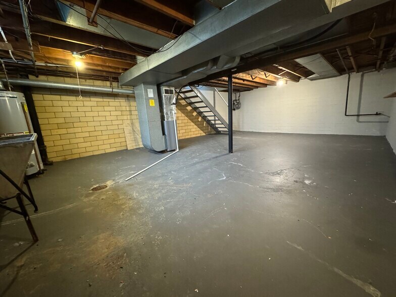 Building Photo - 122 Spangler Rd NE