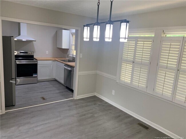 Building Photo - 412 Nottingham Dr