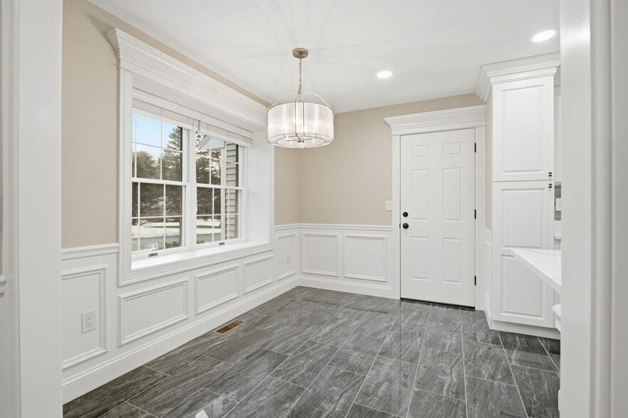 Building Photo - 193 The Meadows