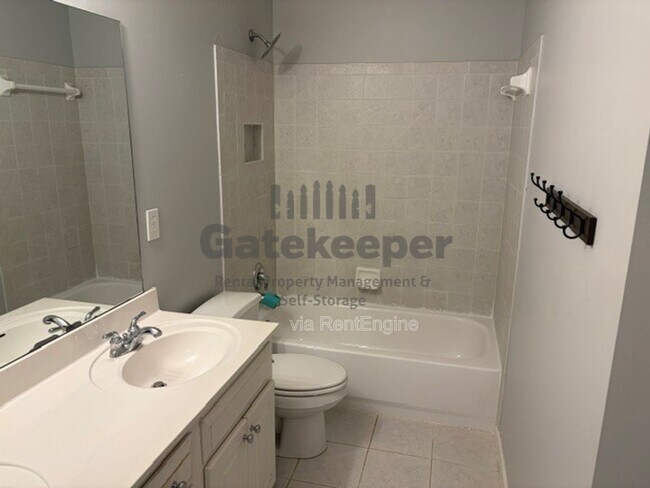 Building Photo - 245 Lockmeade Way