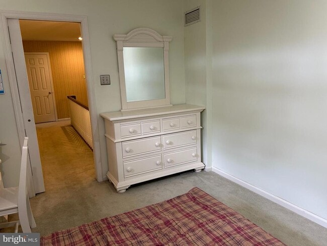 Building Photo - 206 Springhouse Pond