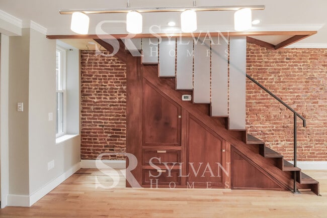 Building Photo - Enjoy living the good life in this 2 bedroom, 1.5 bathroom townhome