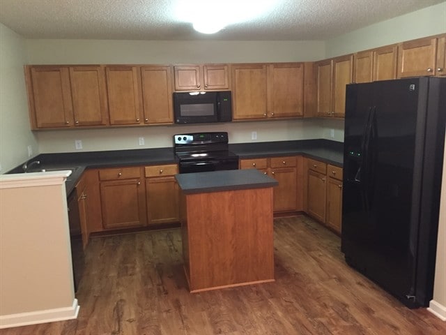 Building Photo - 223 Tigers Paw Dr