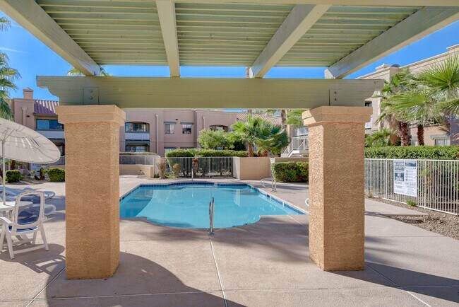 Building Photo - Charming 2 Bed 2 Bath!