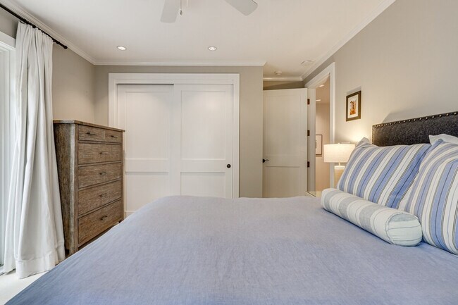 Building Photo - 6256 Dry Creek Rd