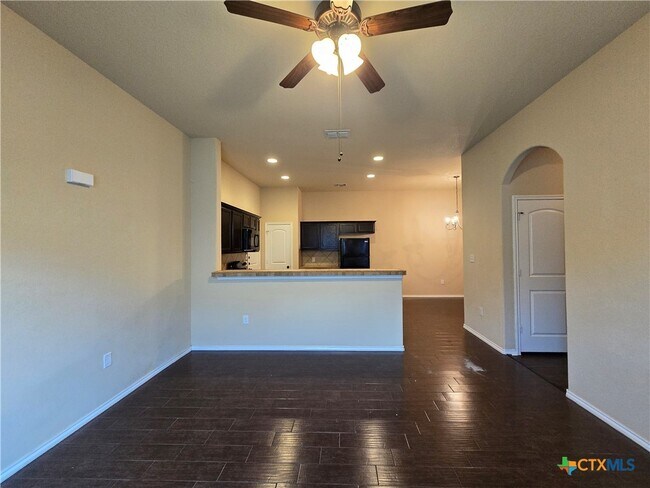 Building Photo - 697 Creekside Cir